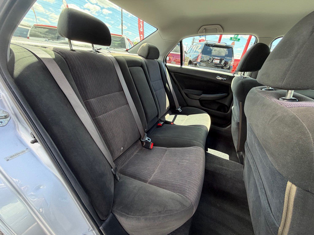 2004 Honda Accord Image 7