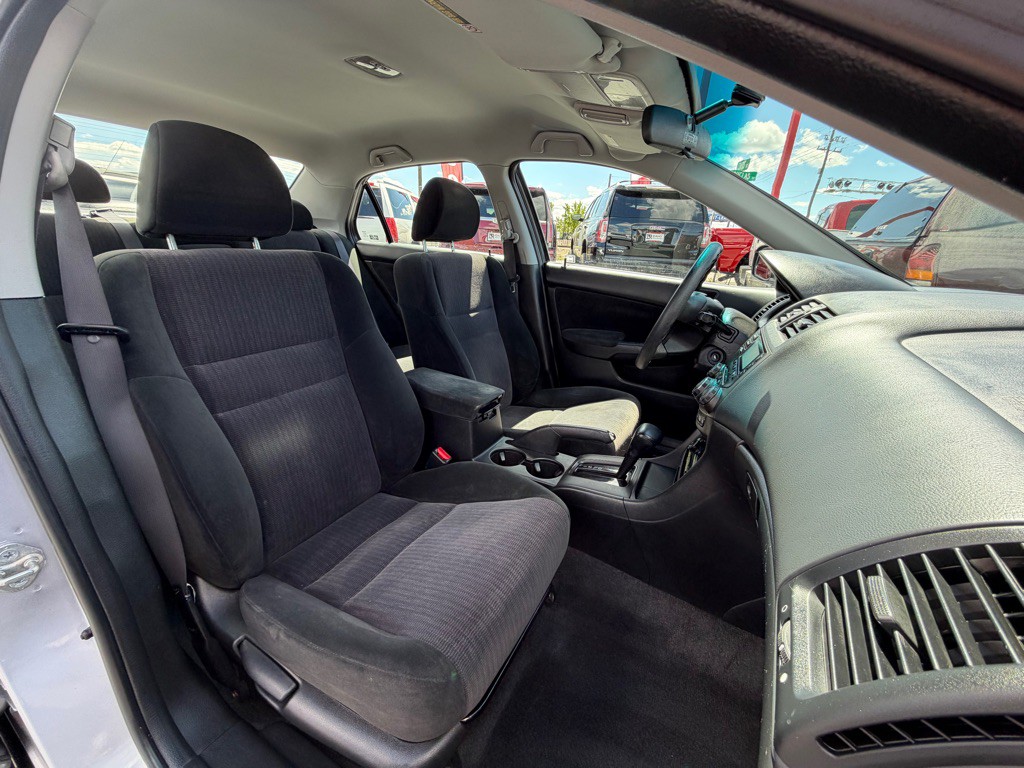 2004 Honda Accord Image 8