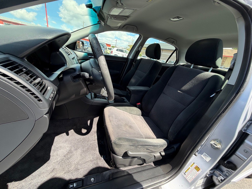 2004 Honda Accord Image 10