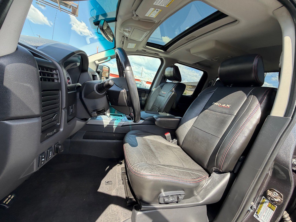 2012 Nissan Titan Image 10
