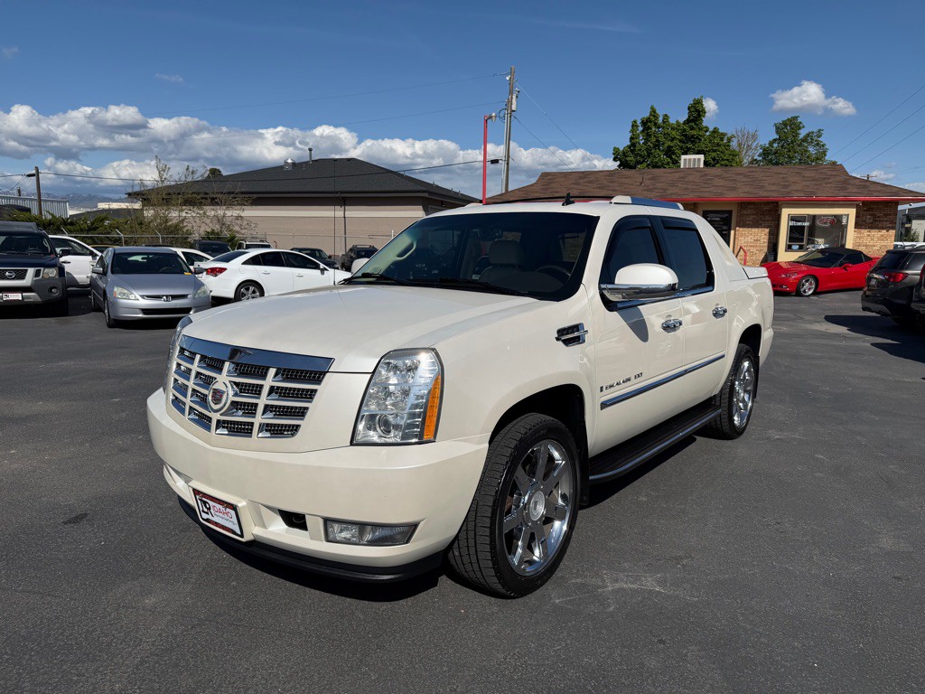2008 Cadillac Escalade Image 2