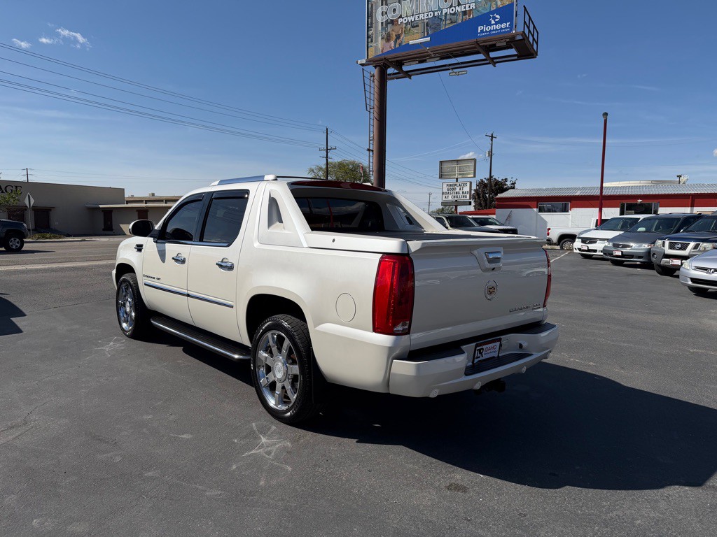 2008 Cadillac Escalade Image 4