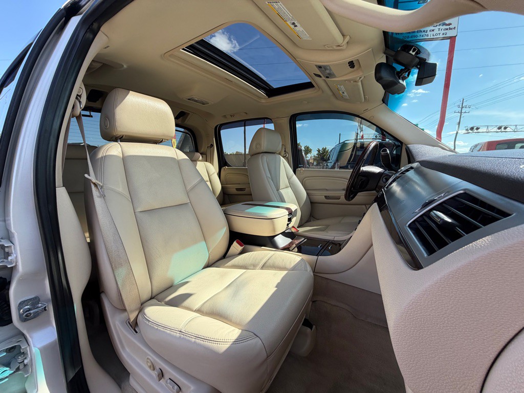 2008 Cadillac Escalade Image 8