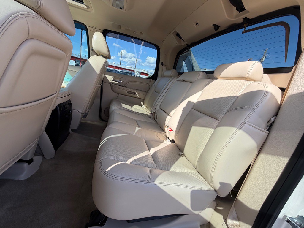 2008 Cadillac Escalade Image 9
