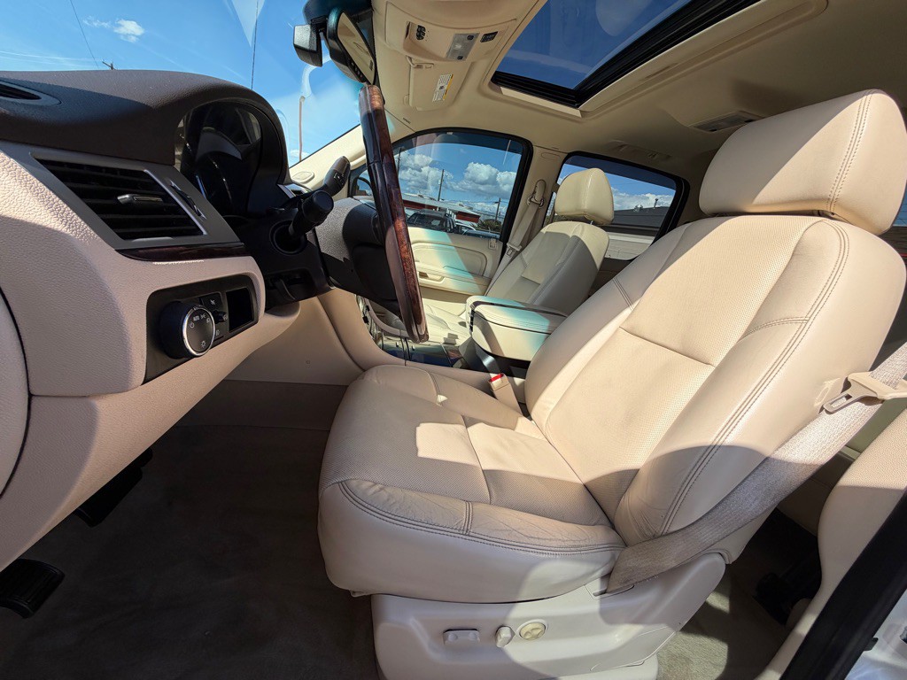 2008 Cadillac Escalade Image 10