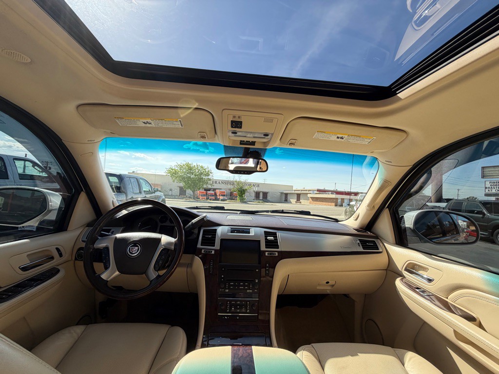 2008 Cadillac Escalade Image 11