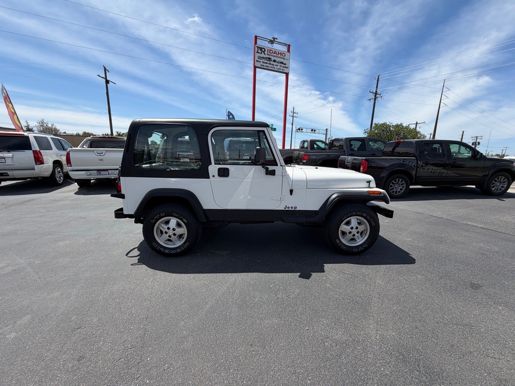 1995 Jeep Wrangler Image 2