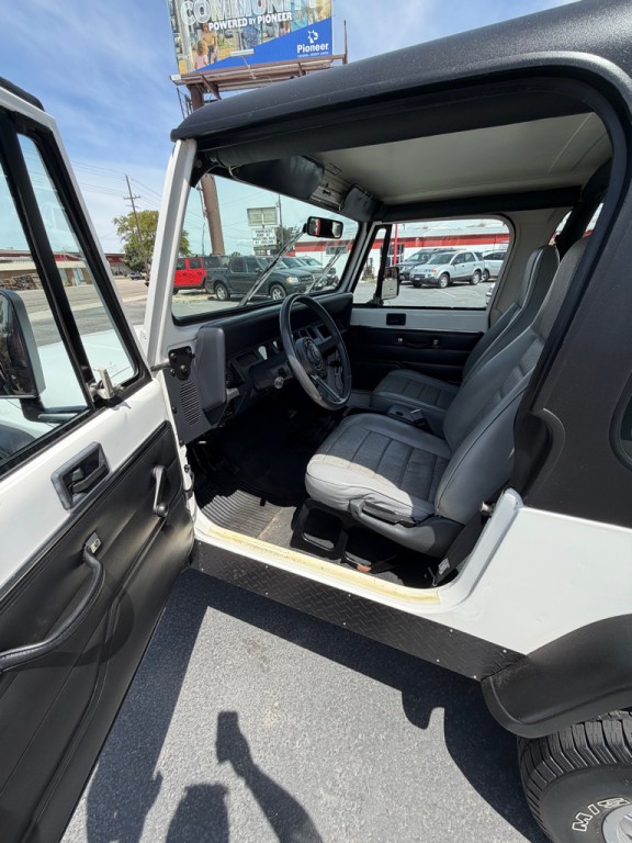 1995 Jeep Wrangler Image 7