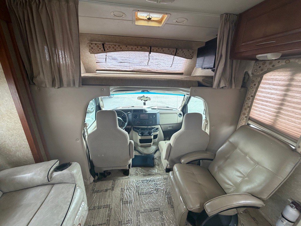 2010 Ford Econoline Image 11