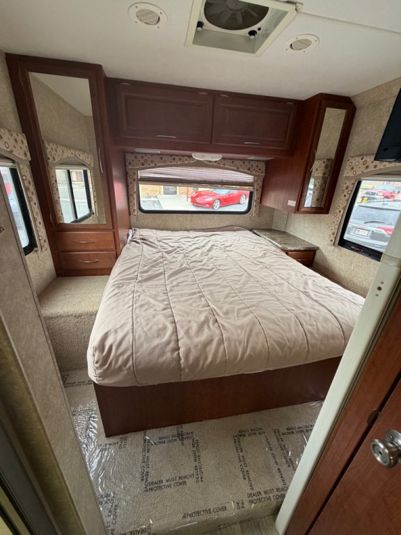 2010 Ford Econoline Image 15