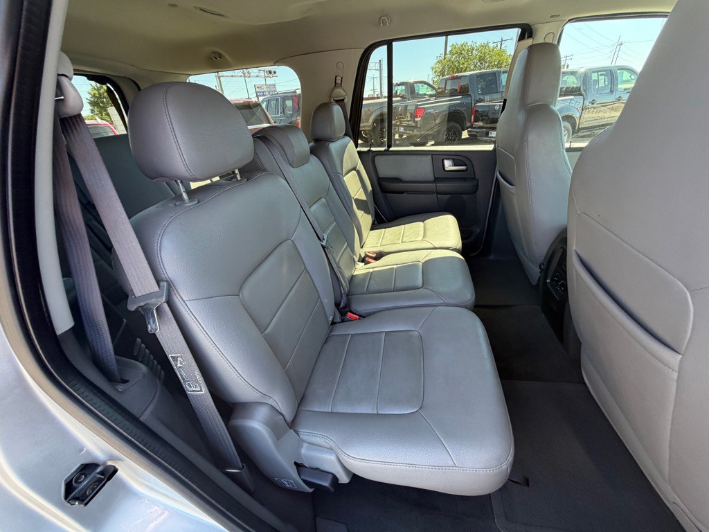 2003 Ford Expedition Image 8
