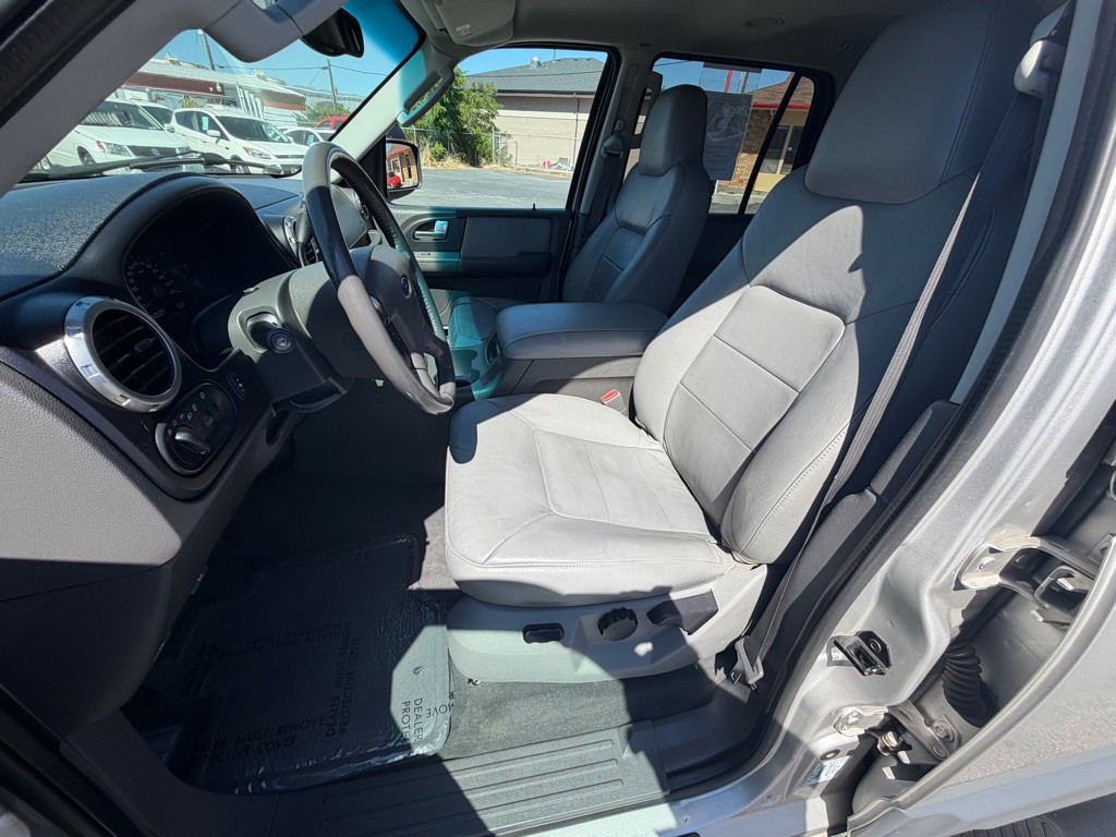 2003 Ford Expedition Image 9