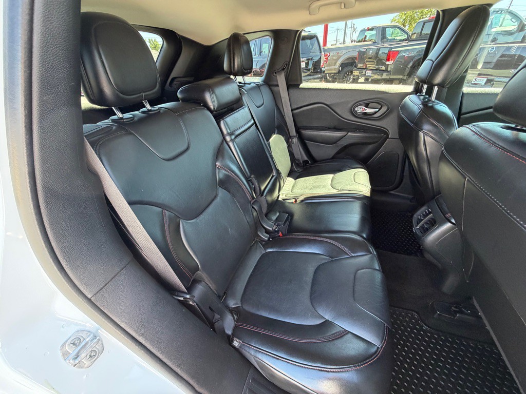 2015 Jeep Cherokee Image 8