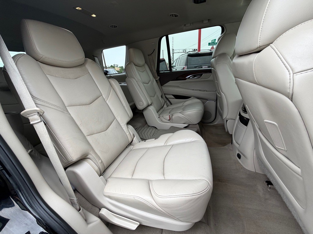 2015 Cadillac Escalade Image 8