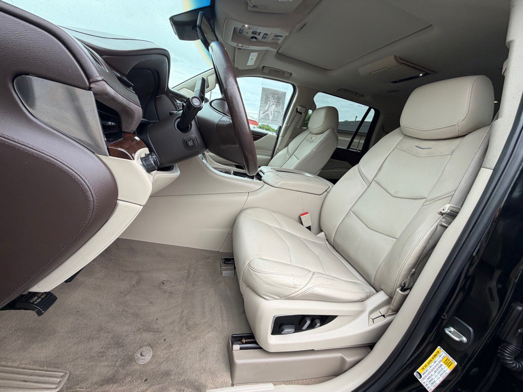 2015 Cadillac Escalade Image 11