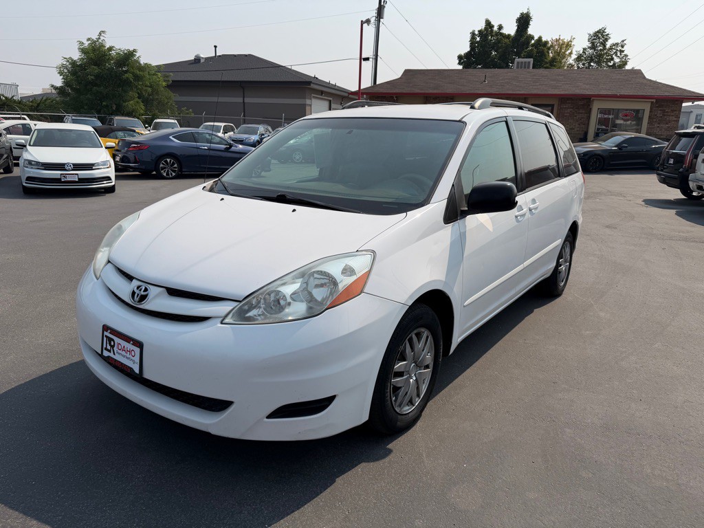 2008 Toyota Sienna Image 2