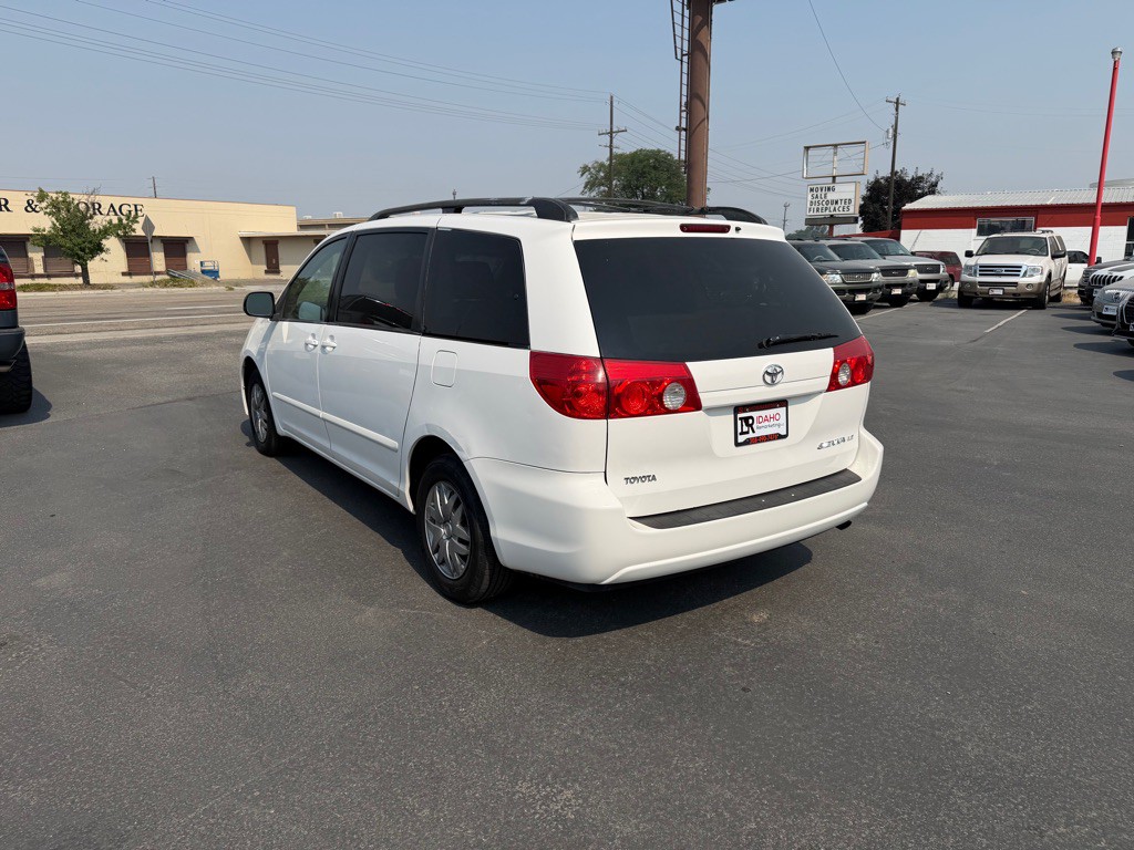 2008 Toyota Sienna Image 4