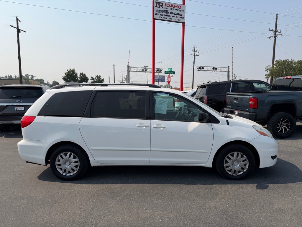 2008 Toyota Sienna Image 6