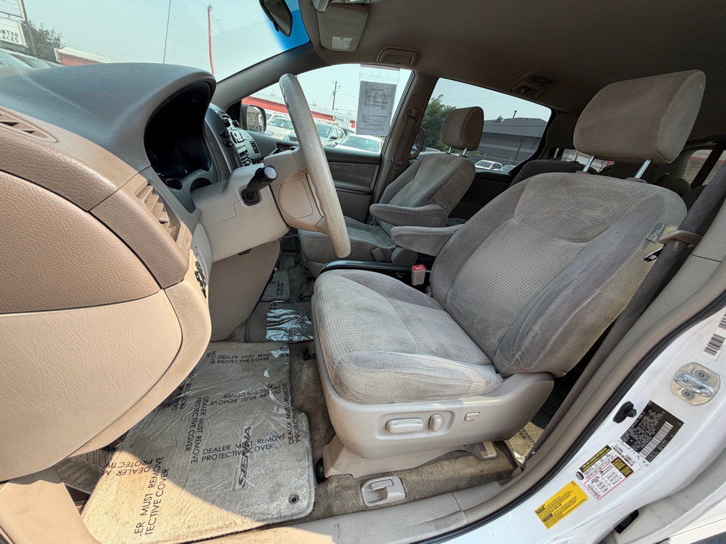 2008 Toyota Sienna Image 11