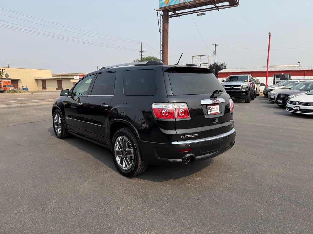 2011 GMC Acadia Image 4
