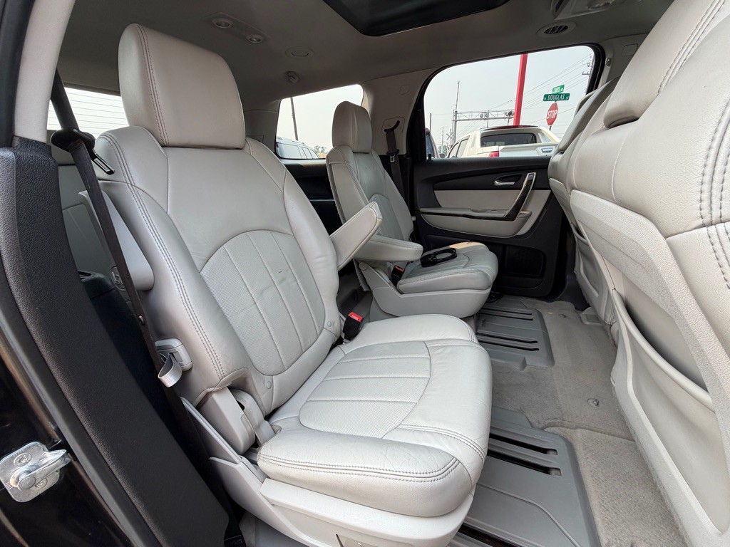 2011 GMC Acadia Image 8