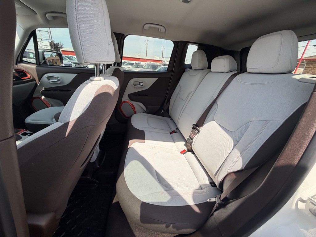 2015 Jeep Renegade Image 9