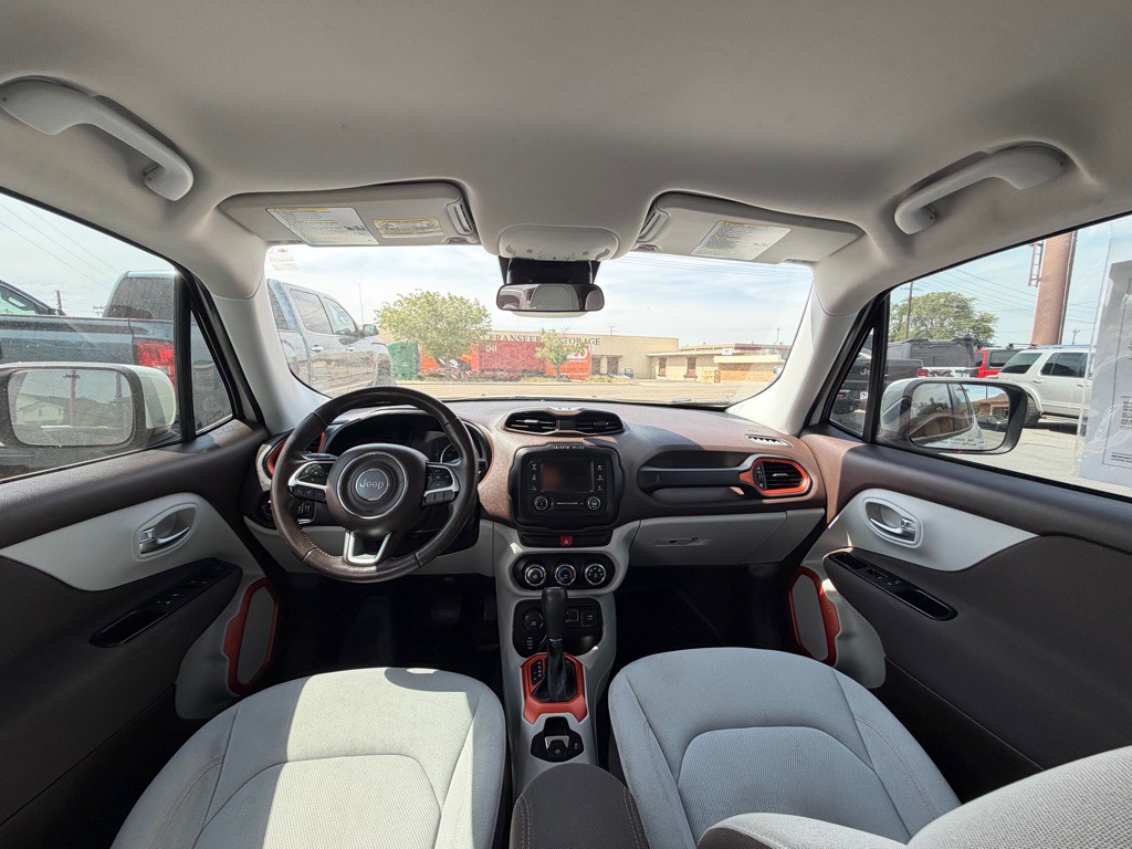 2015 Jeep Renegade Image 11