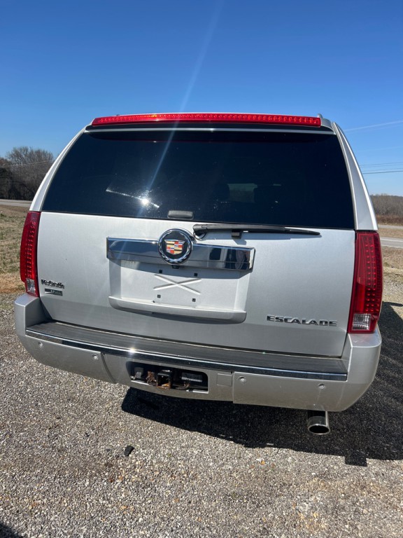 2011 Cadillac Escalade Image 5
