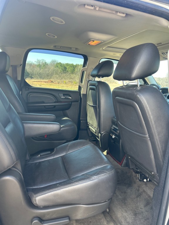 2011 Cadillac Escalade Image 9