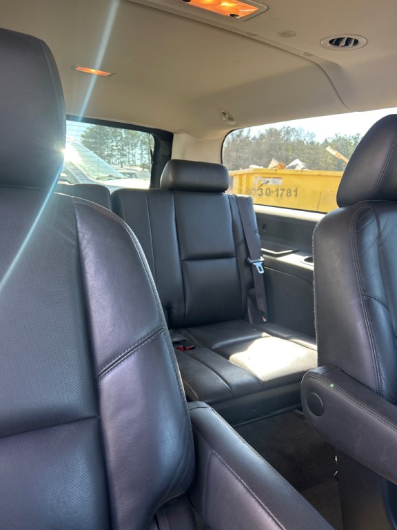 2011 Cadillac Escalade Image 10