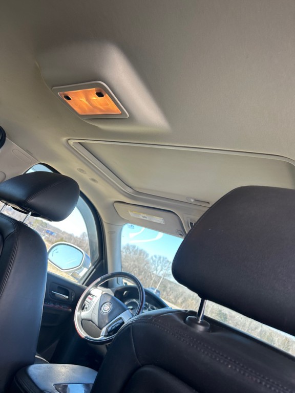 2011 Cadillac Escalade Image 11