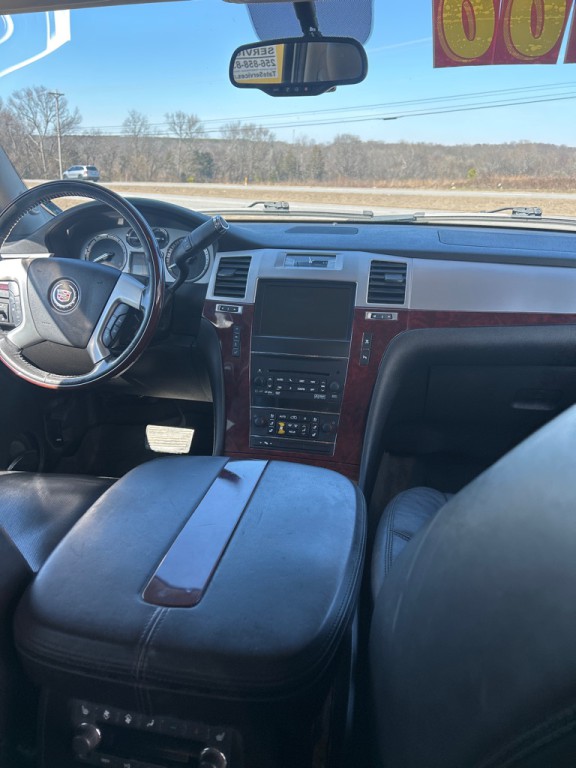 2011 Cadillac Escalade Image 12