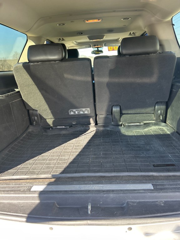 2011 Cadillac Escalade Image 13