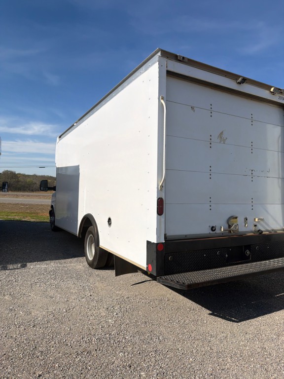 2022 Chevrolet Express Image 7