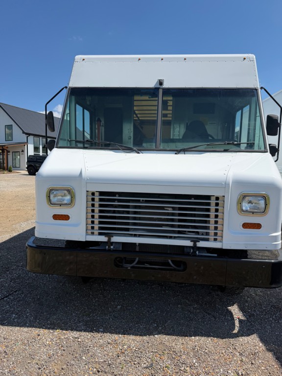 2019 Ford Econoline Image 2