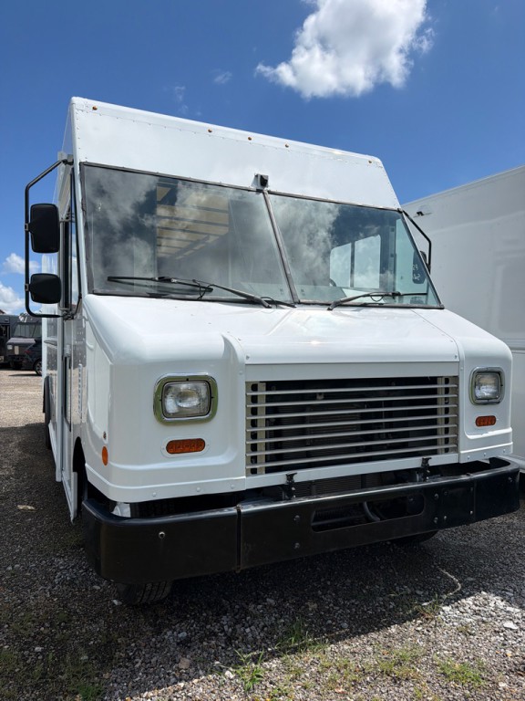 2019 Ford Econoline Image 2