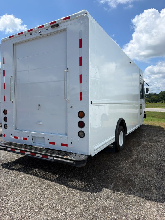 2019 Ford Econoline Image 4