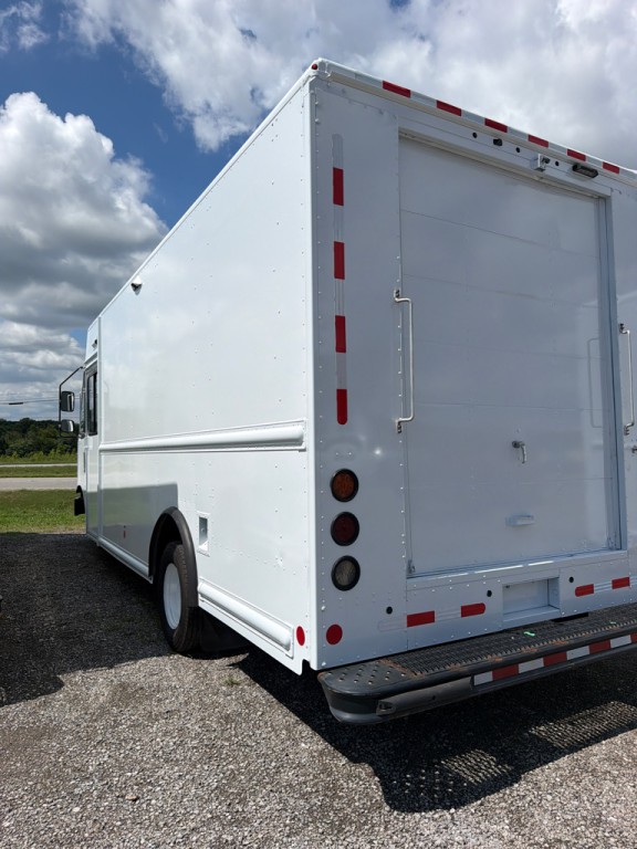 2019 Ford Econoline Image 5