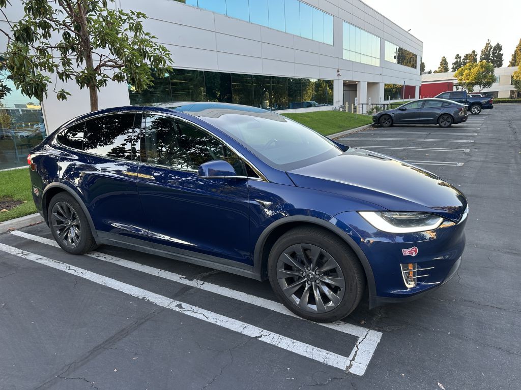 2017 Tesla Model X Image 8