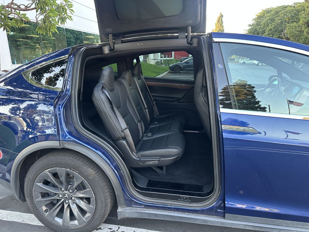 2017 Tesla Model X Image 11