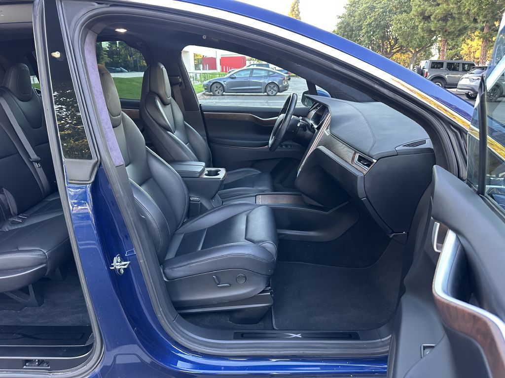 2017 Tesla Model X Image 12