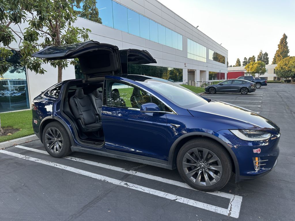 2017 Tesla Model X Image 14