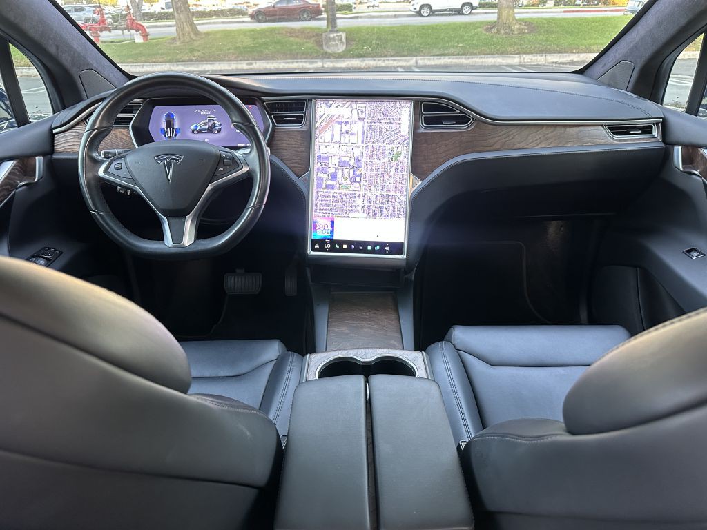 2017 Tesla Model X Image 16