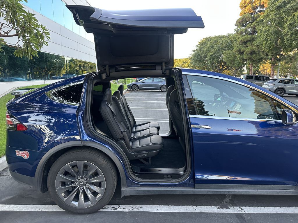 2017 Tesla Model X Image 17