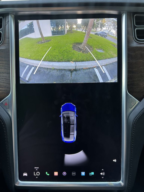 2017 Tesla Model X Image 20