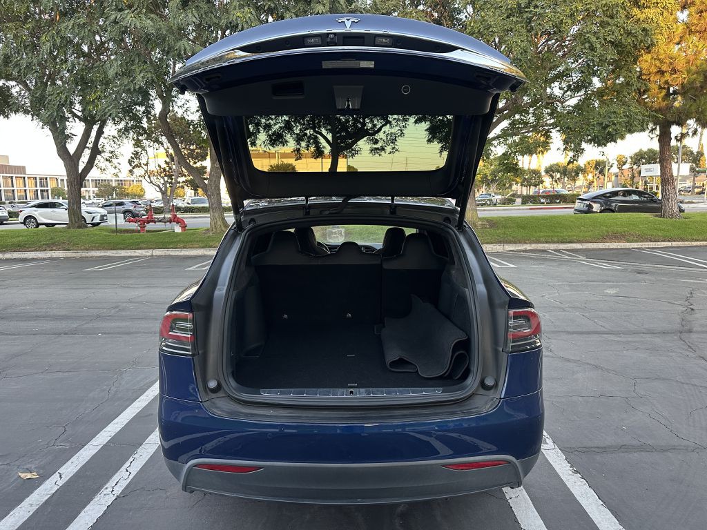 2017 Tesla Model X Image 23