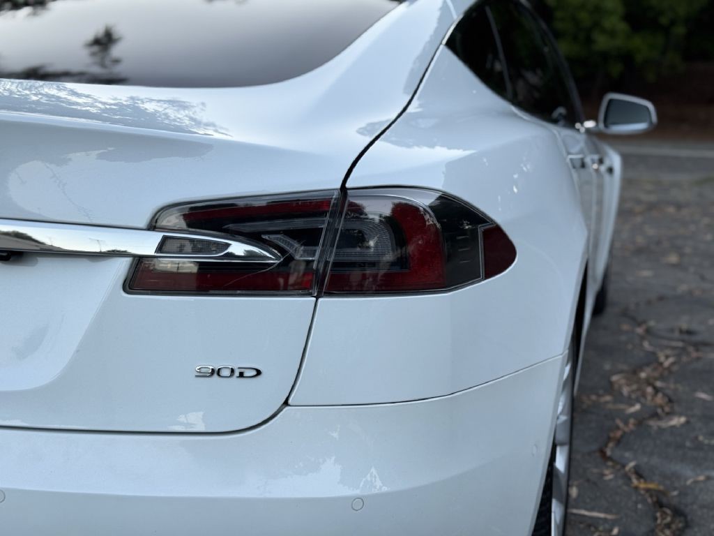 2017 Tesla Model S Image 11