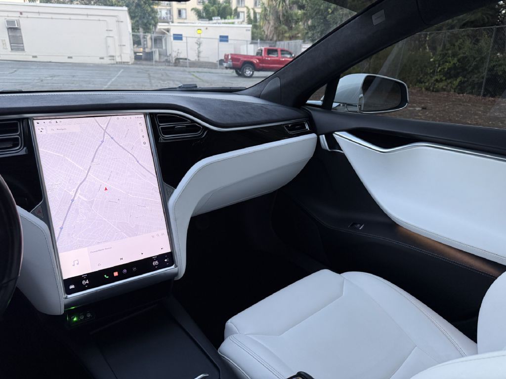 2017 Tesla Model S Image 17