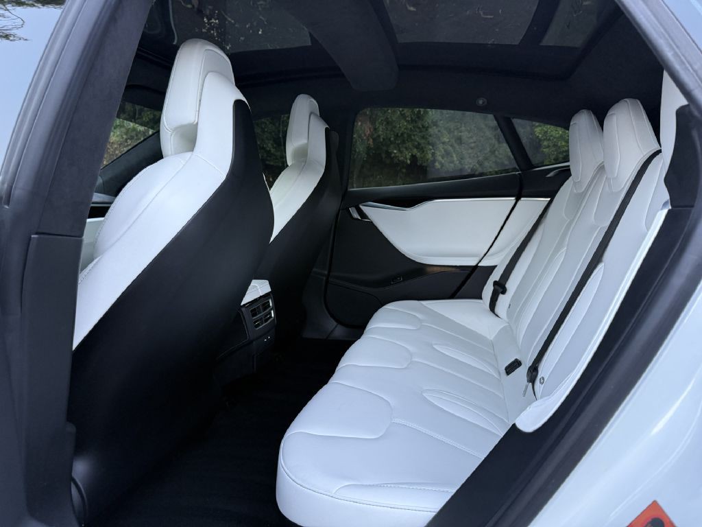 2017 Tesla Model S Image 19