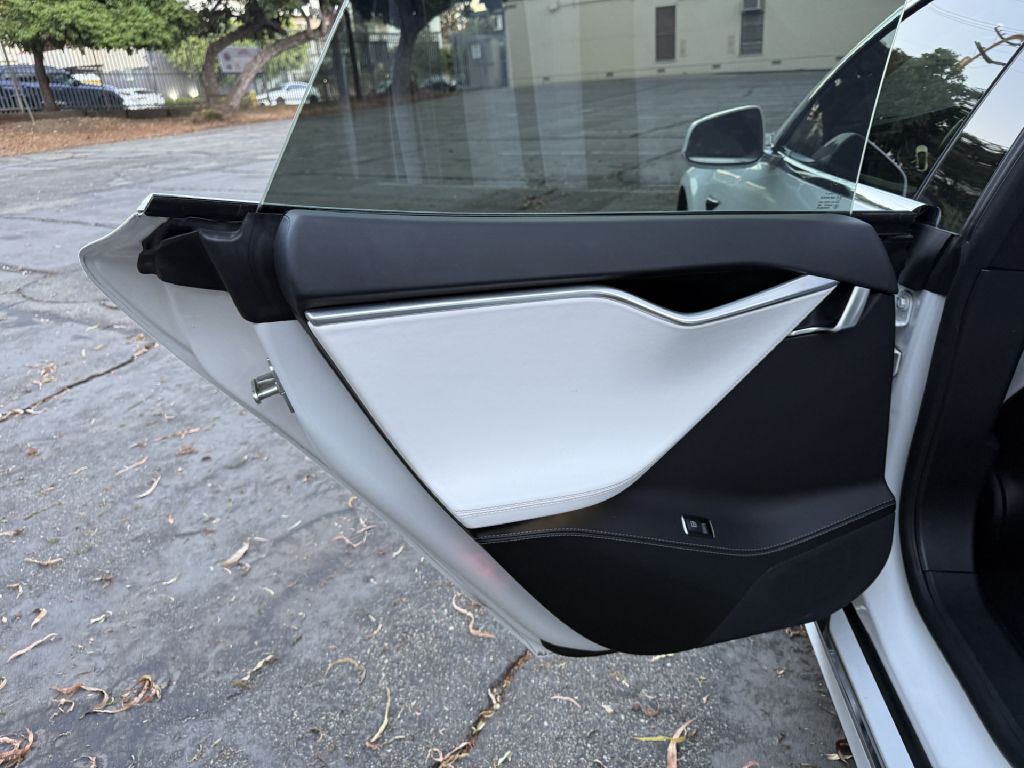 2017 Tesla Model S Image 36